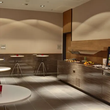 Intercityhotel 호텔