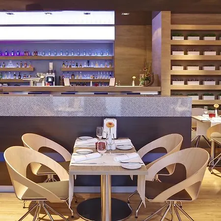 Ξενοδοχείο Intercityhotel 4*