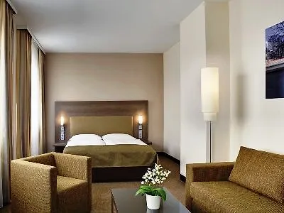 Отель Intercityhotel 4*
