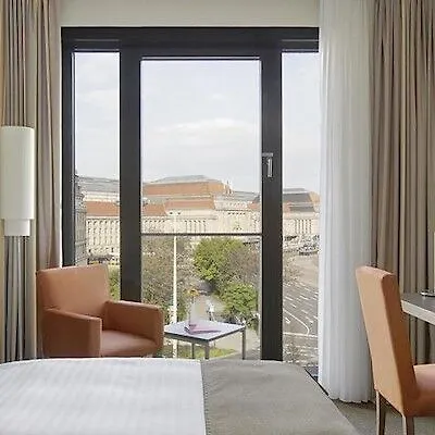 Отель Intercityhotel 4*